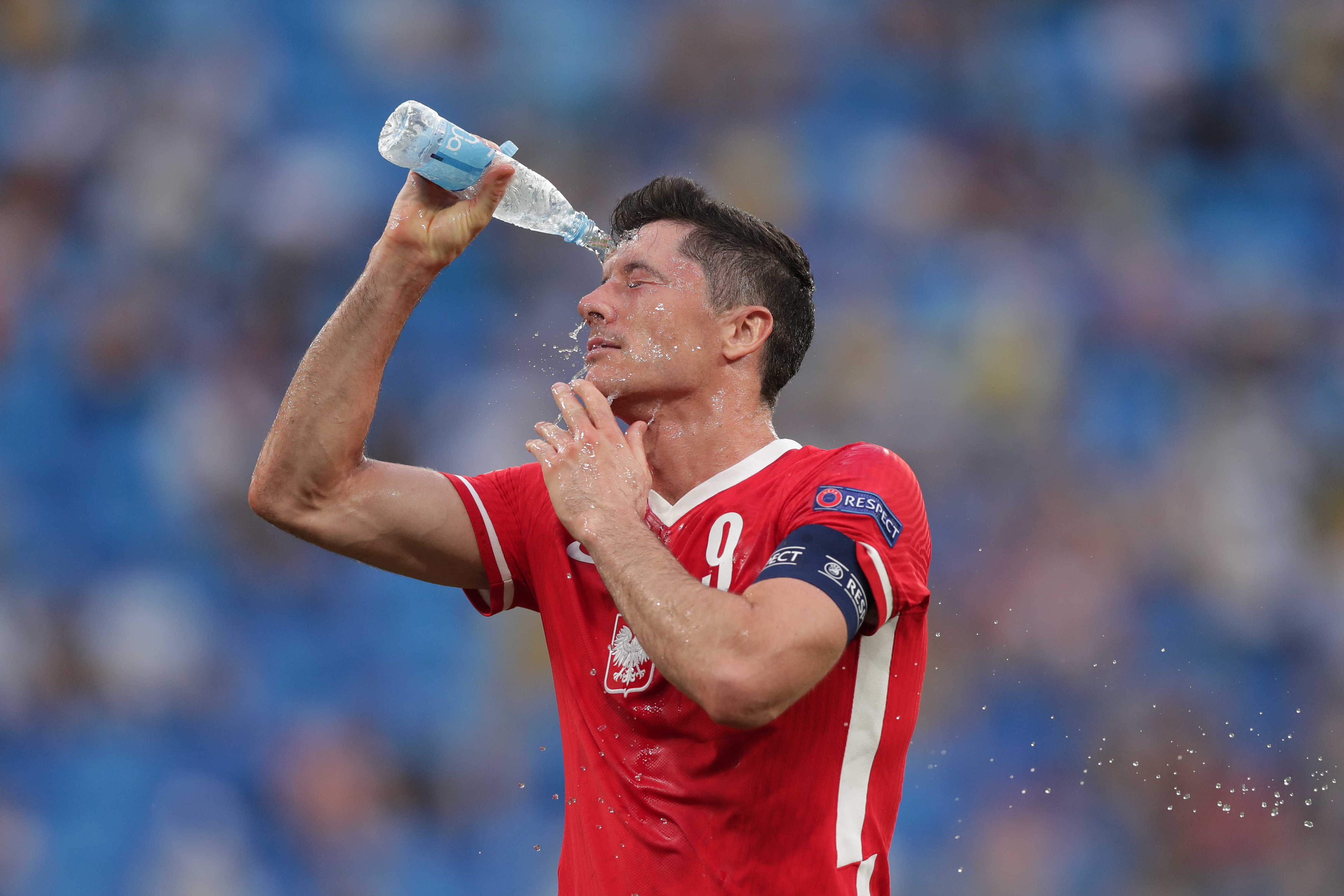 莱万这是我在欧洲杯的最佳表现我们配得上更好的结果