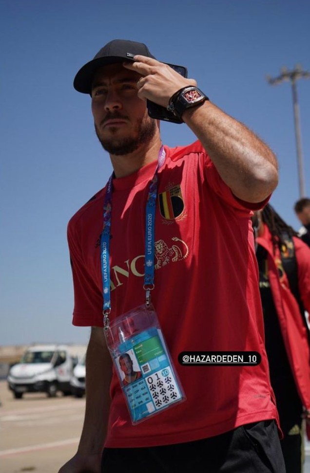 决战葡萄牙,阿扎尔晒出个人帅气的戴帽出征照片