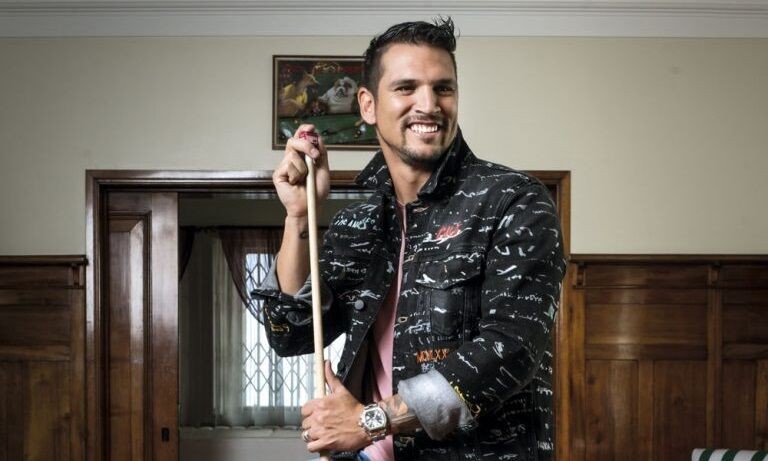 西媒智利前国脚马克冈萨雷斯因误入私人用地被人打至骨折