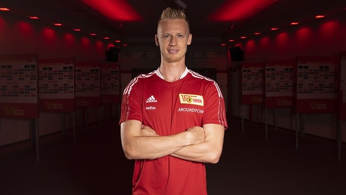 鲍姆加特尔迎德甲百场特里梅尔领取柏林联250场纪念球衣