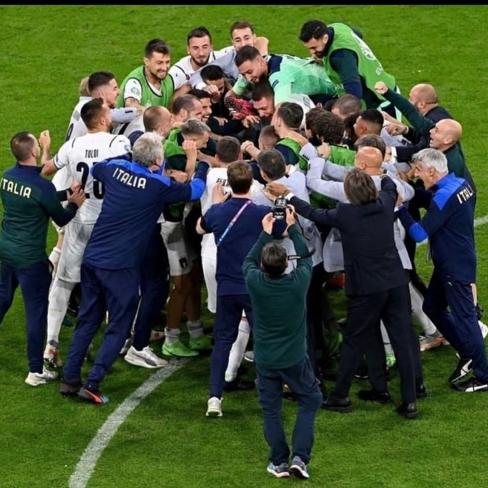 因西涅晒照庆祝意大利队晋级四强,卡纳瓦罗点赞
