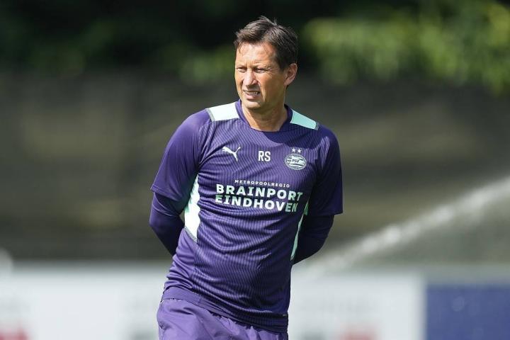 近日,埃因霍温主帅施密特在接受采访时,表示球队很难留下马伦和