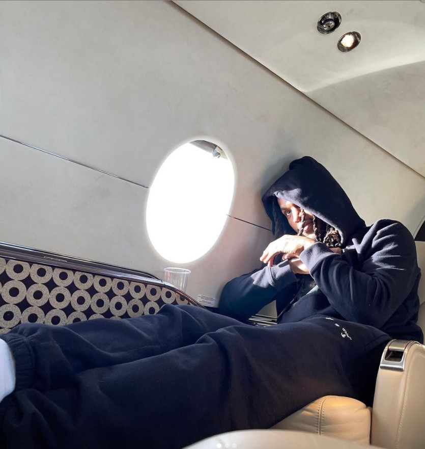 雷纳托-桑切斯晒乘坐飞机照片,菲利克斯留言:快飞来马竞吧