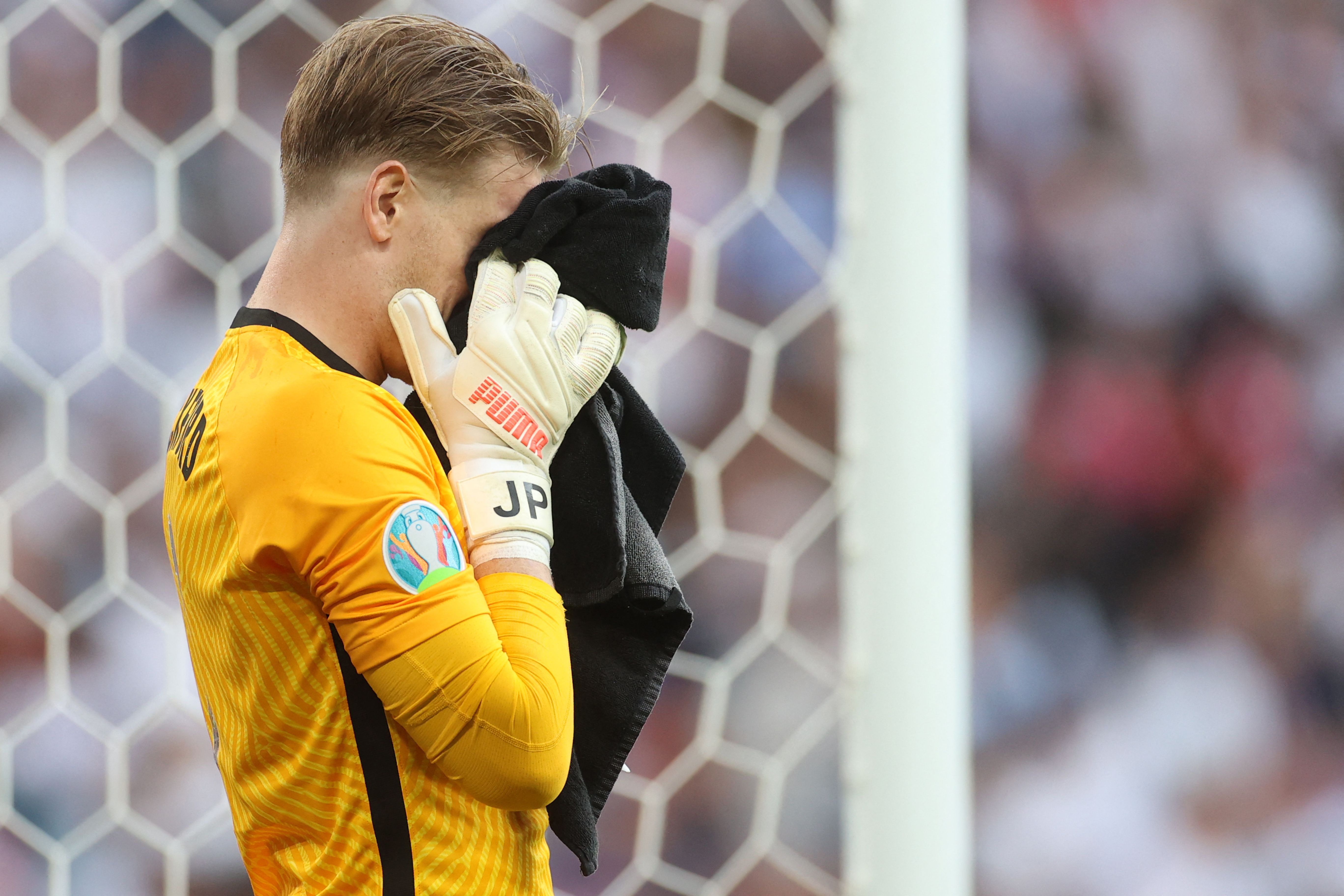 皮克福德开场20分钟完成5次传球成功率为0