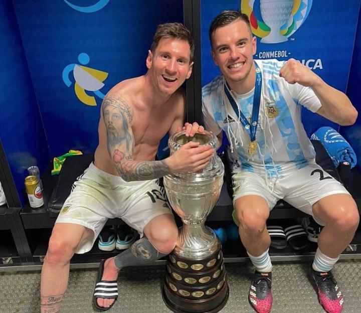 阿根廷获得了美洲杯的冠军,洛塞尔索在社交媒体上晒出了他与梅西的