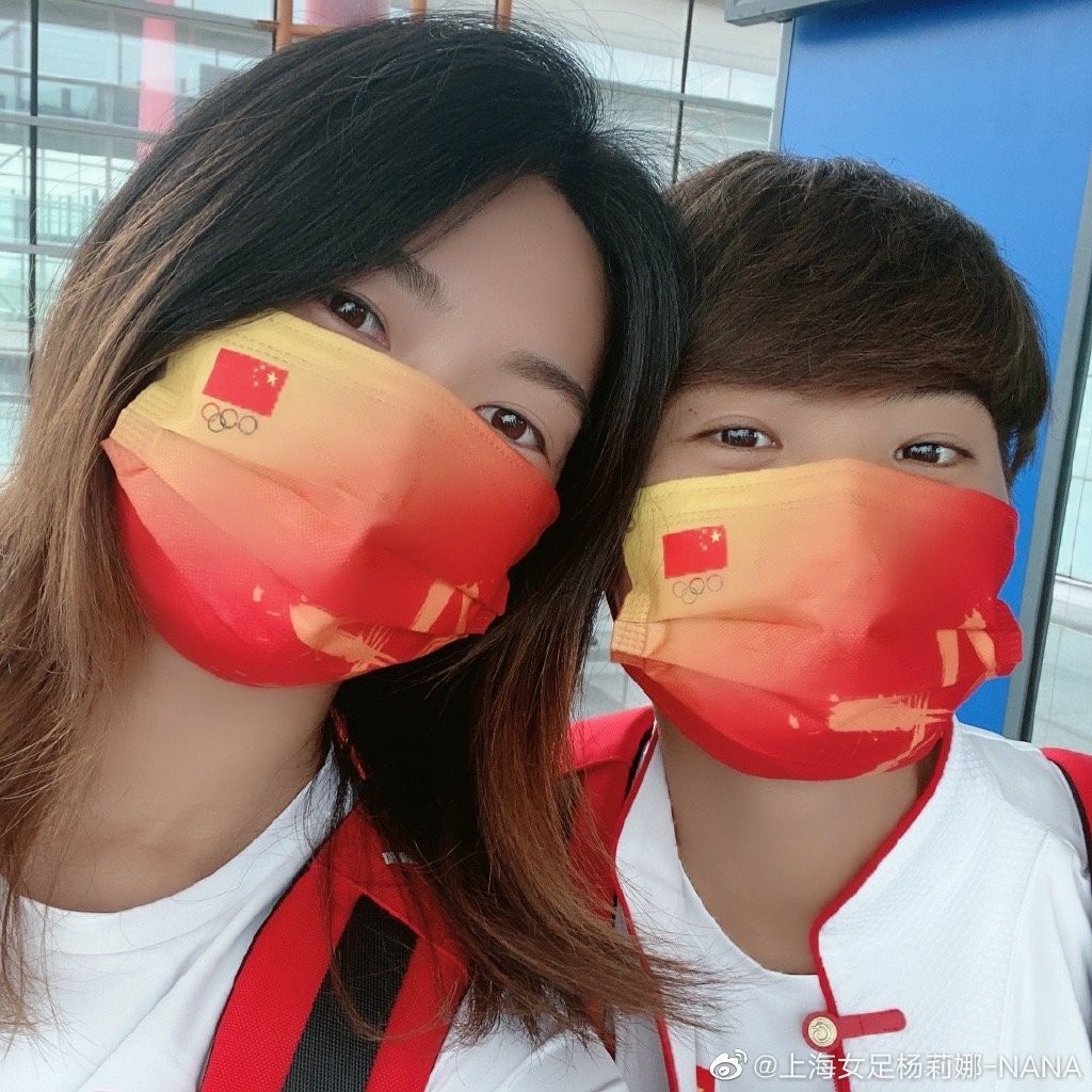 中國女足今日出征東京奧運會，楊莉娜機場曬照