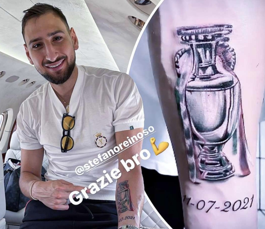 多纳鲁马在社交媒体上晒出了自己的新纹身,他将欧洲杯冠军奖杯纹在了