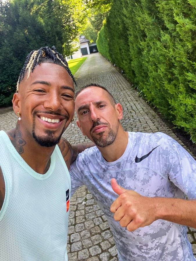 里贝里晒与小博阿滕合照看起来我们状态都不错