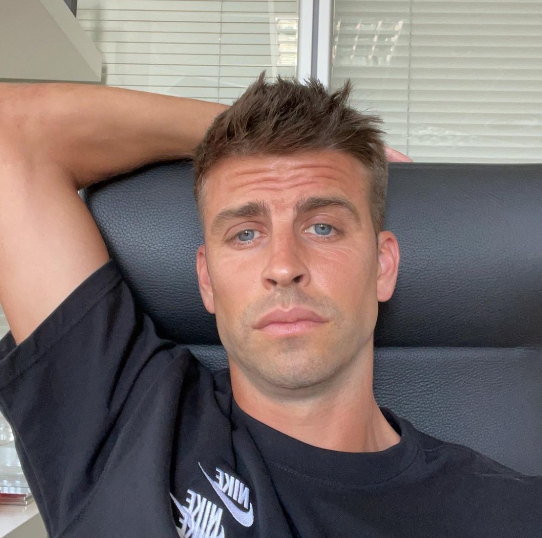 在剃光了胡子后,皮克爱上了自己的新造型,并几乎每天在社交媒体上晒出