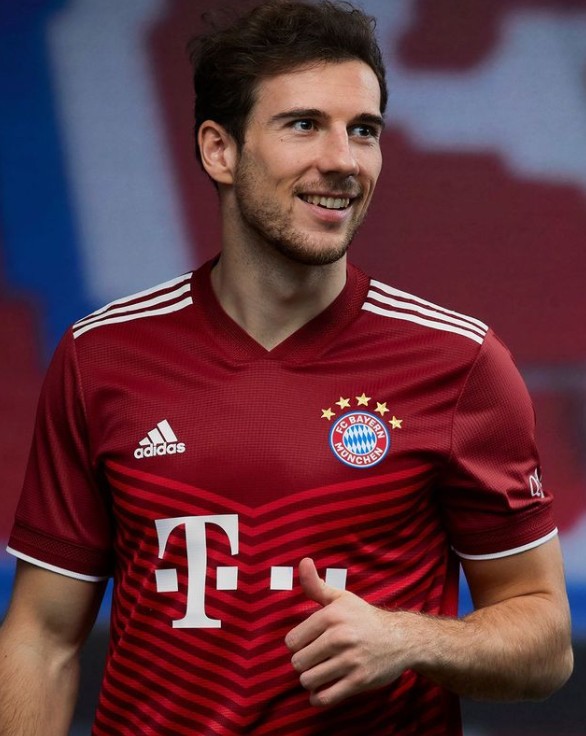 拜仁发布五星新球衣,格雷茨卡:等不及穿上新球衣比赛了