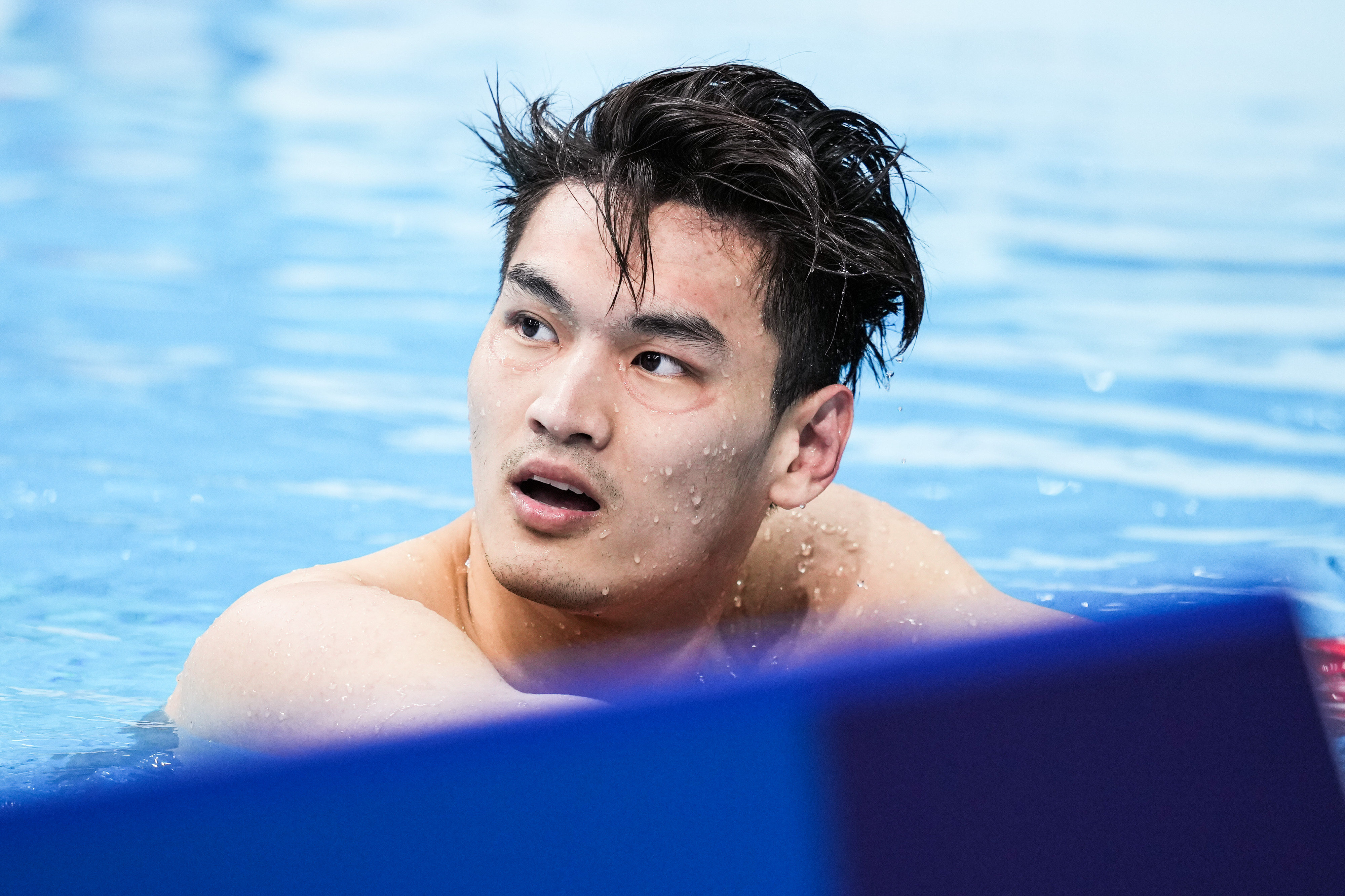 徐嘉余预赛后曾出现呕吐坐轮椅离场半决赛第六晋级决赛