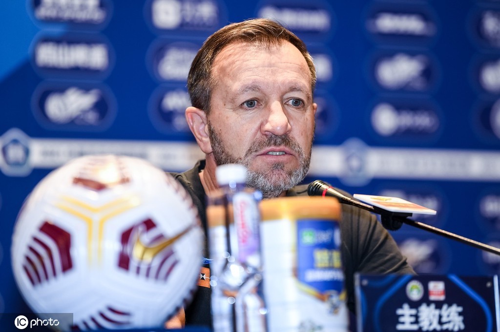 卡洛斯卡尔德克还不能登场要想取胜需力拼对手