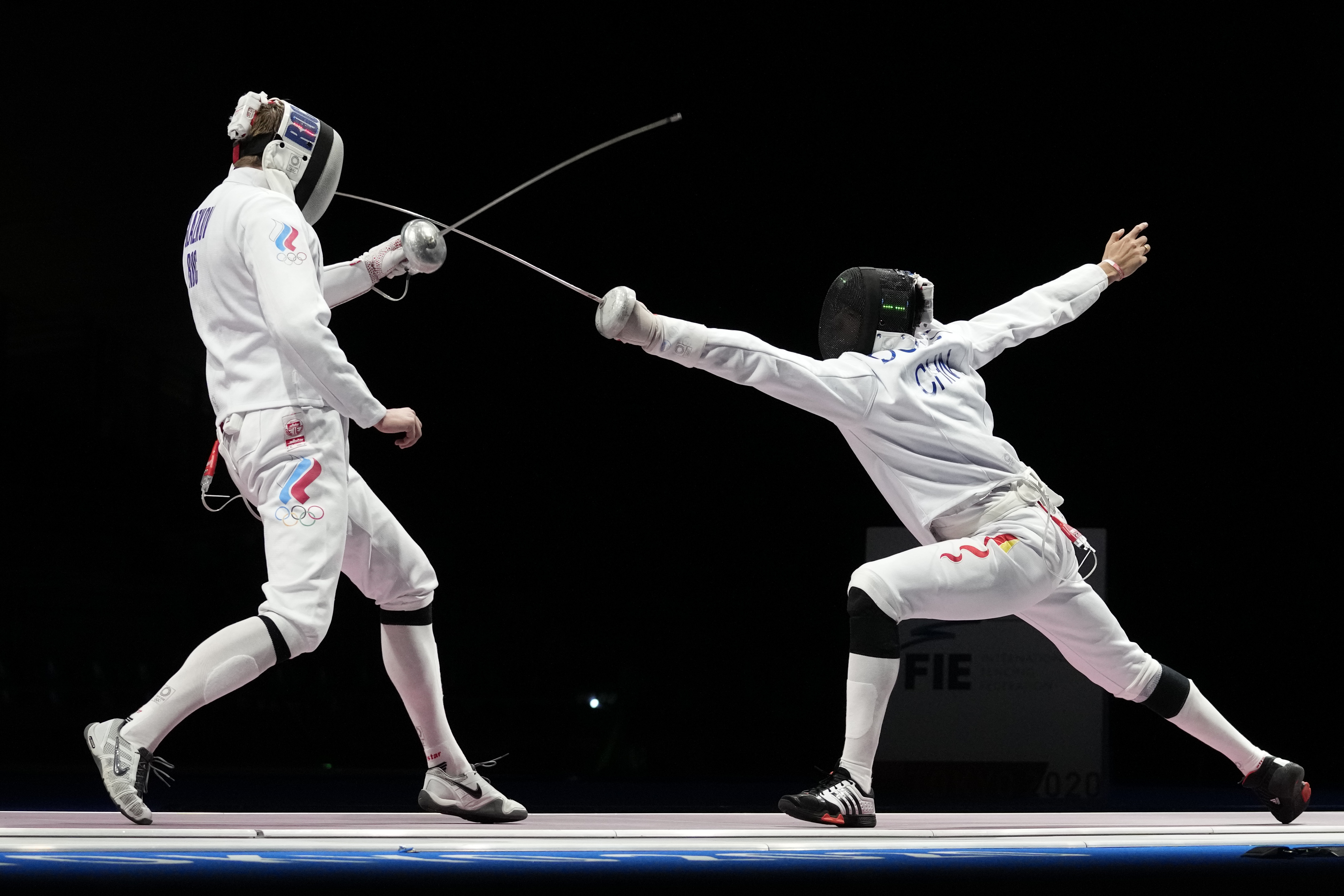 在刚刚结束的东京奥运会击剑男子重剑团体半决赛中,中国男队不敌对手