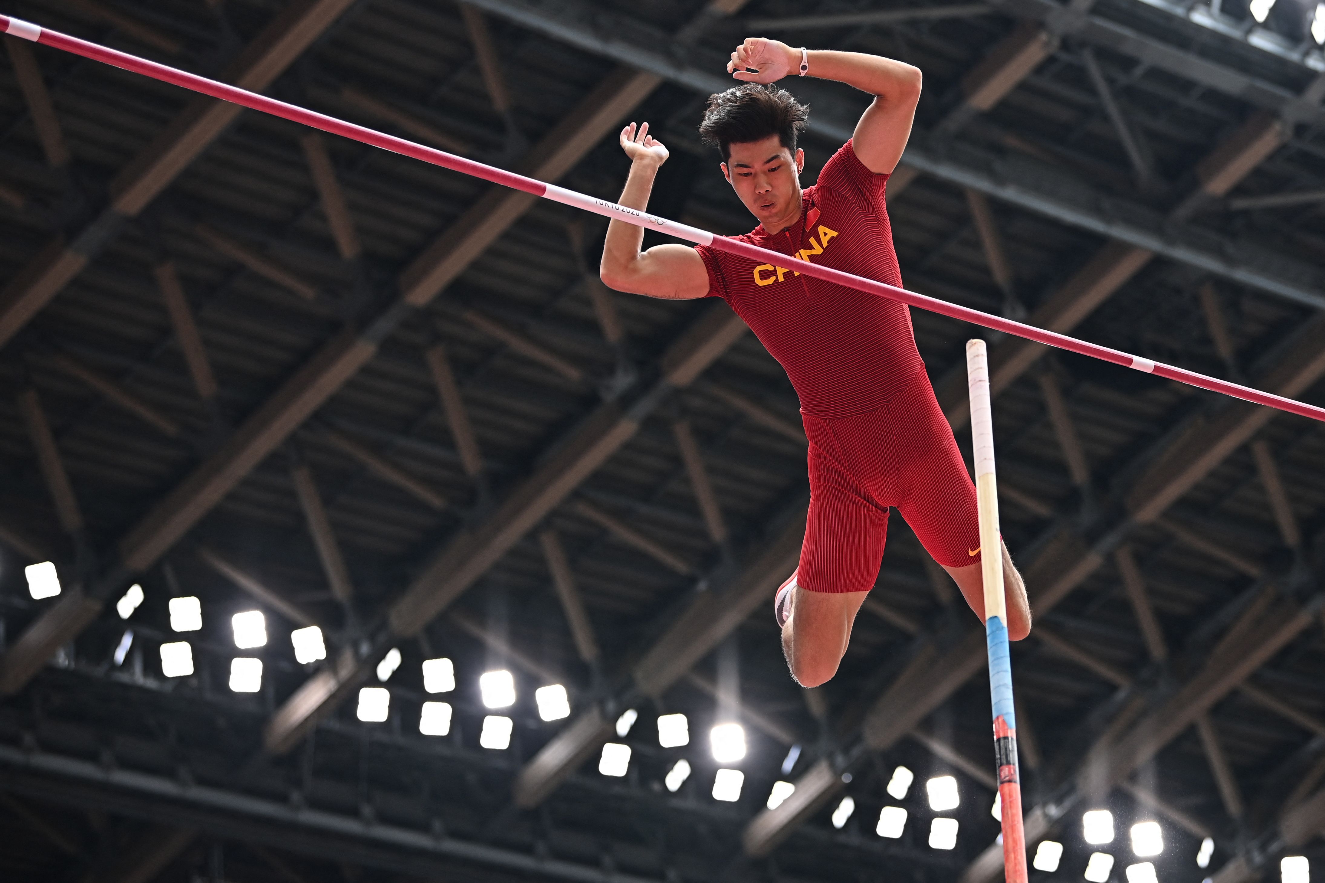 男子撑竿跳高比赛中国小将黄博凯排名第21位无缘晋级