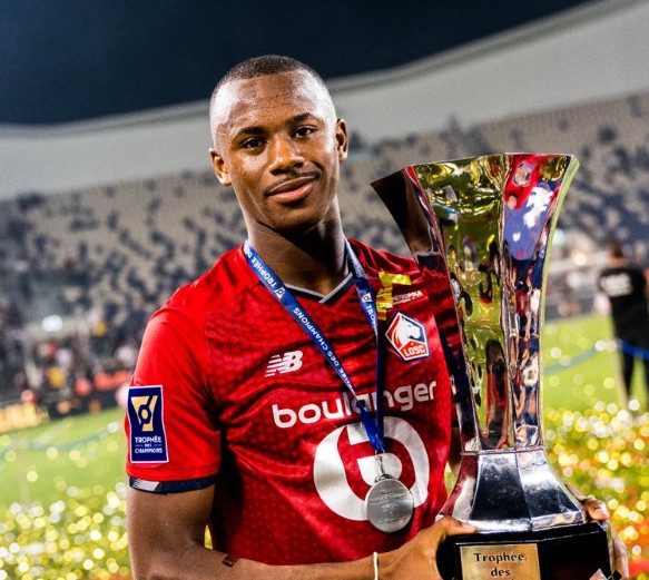 里尔迪亚洛庆祝夺冠:拥有真正的团队精神,没什么是不可能的