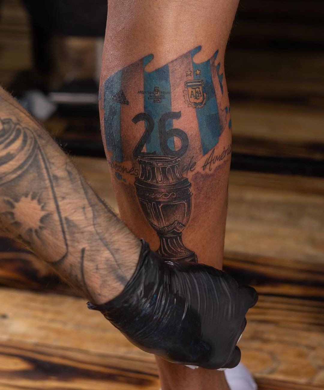 继迪马利亚后,莫利纳也新添了美洲杯冠军奖杯文身_pp视频体育频道