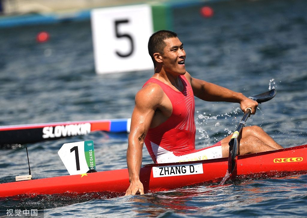 男子1000米单人皮艇决赛中国选手张冬获得第六