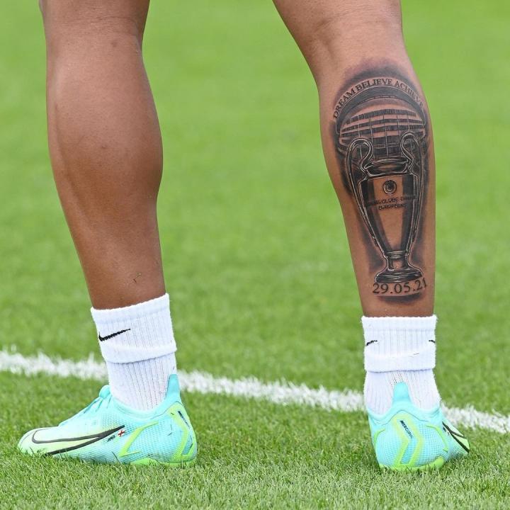 里斯-詹姆斯晒小腿欧冠冠军奖杯文身:梦想,相信,实现