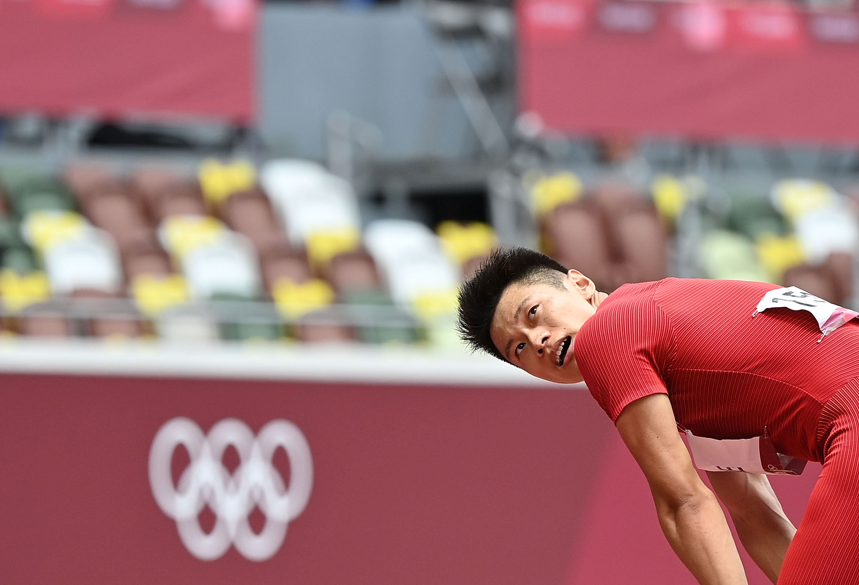 谢震业:我的歌单不适合正常人,自己适合从毒鸡汤中精炼鸡汤