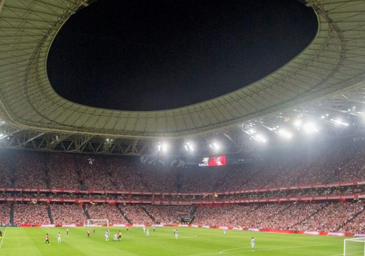 毕尔巴鄂竞技官方消息,新赛季西甲主场揭幕战与巴萨的比赛,将开放20%