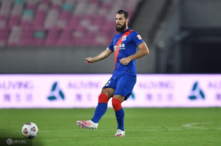 赛后,为申花打入一球的约尼奇接受了媒体采访.