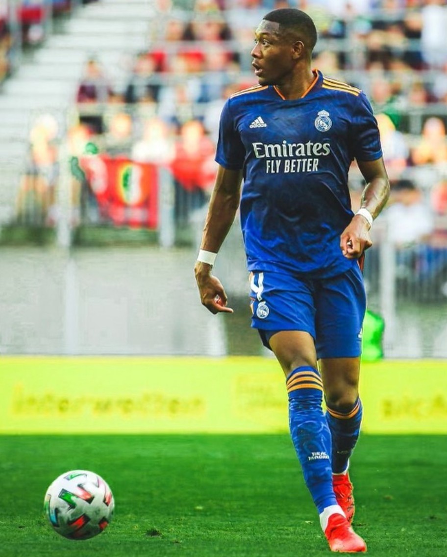 第一次身披皇马球衣,阿拉巴:在奥地利完成皇马首秀很开心