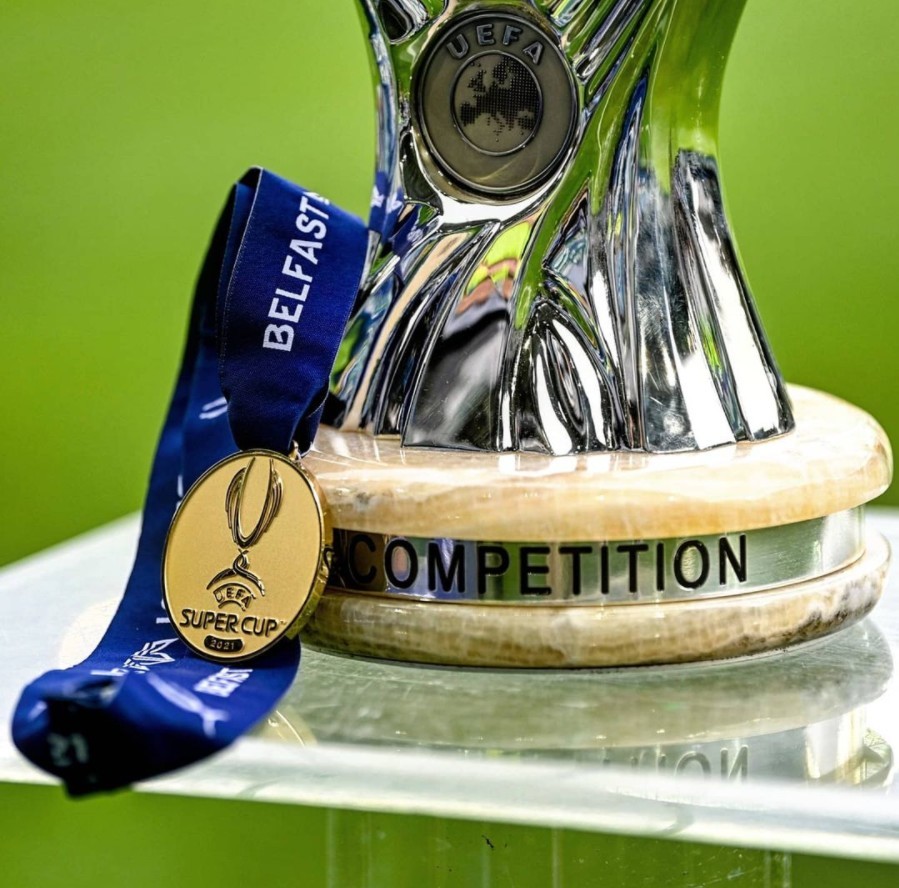 会花落谁家呢?欧冠官方晒出欧超杯的奖杯与奖牌