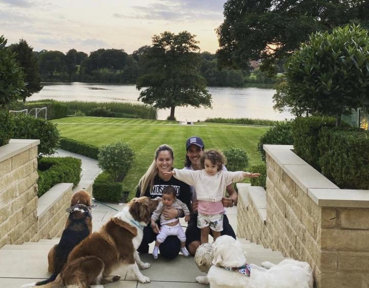 今年卡瓦尼家增加了一个新成员,他的妻子为他生下了第二个孩子,他在