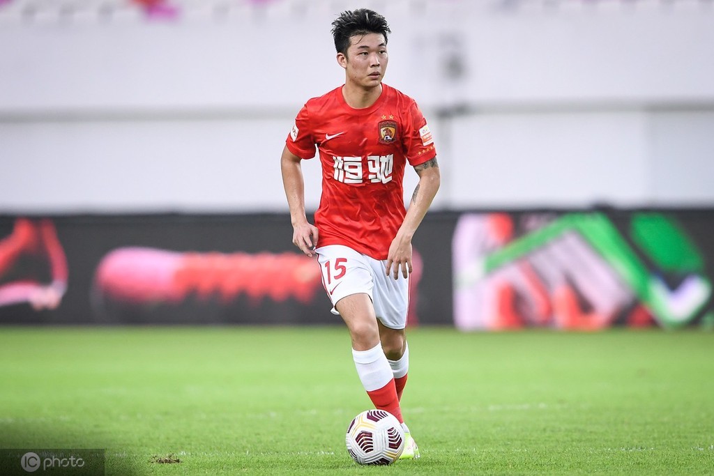 严鼎皓本赛季给自己打7580分现在还经常和卡帅进行交流