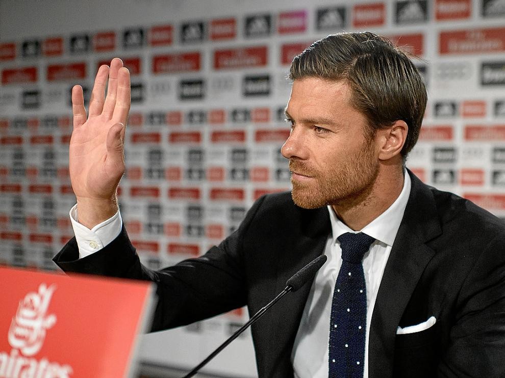 梦幻开局,哈维-阿隆索取得个人执教生涯职业联赛首胜