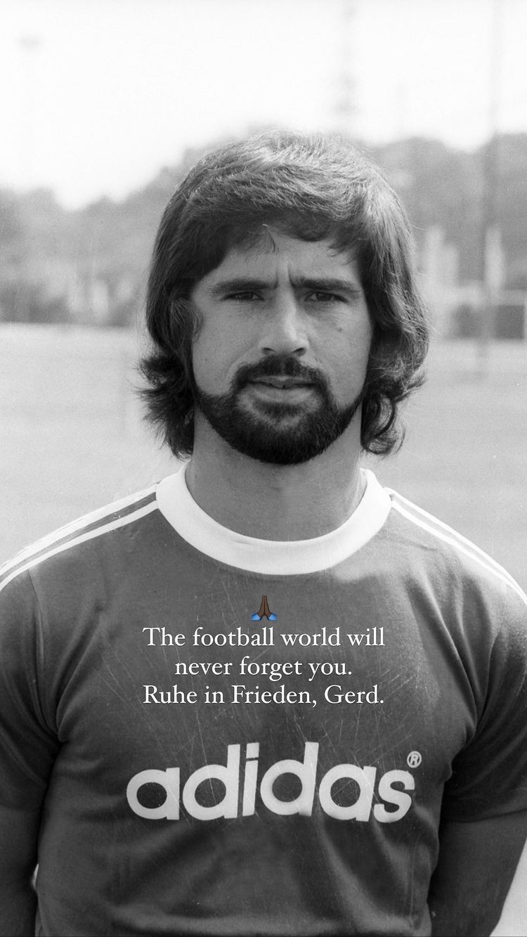 在得知拜仁传奇盖德-穆勒去世的消息后,阿拉巴在个人社交媒体发文悼念