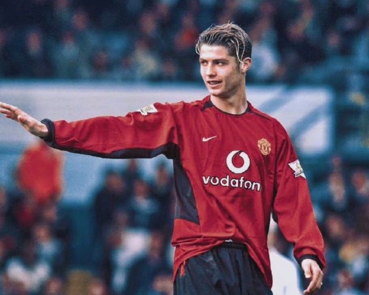 c罗球迷李现发文愿你出走半生归来仍是少年