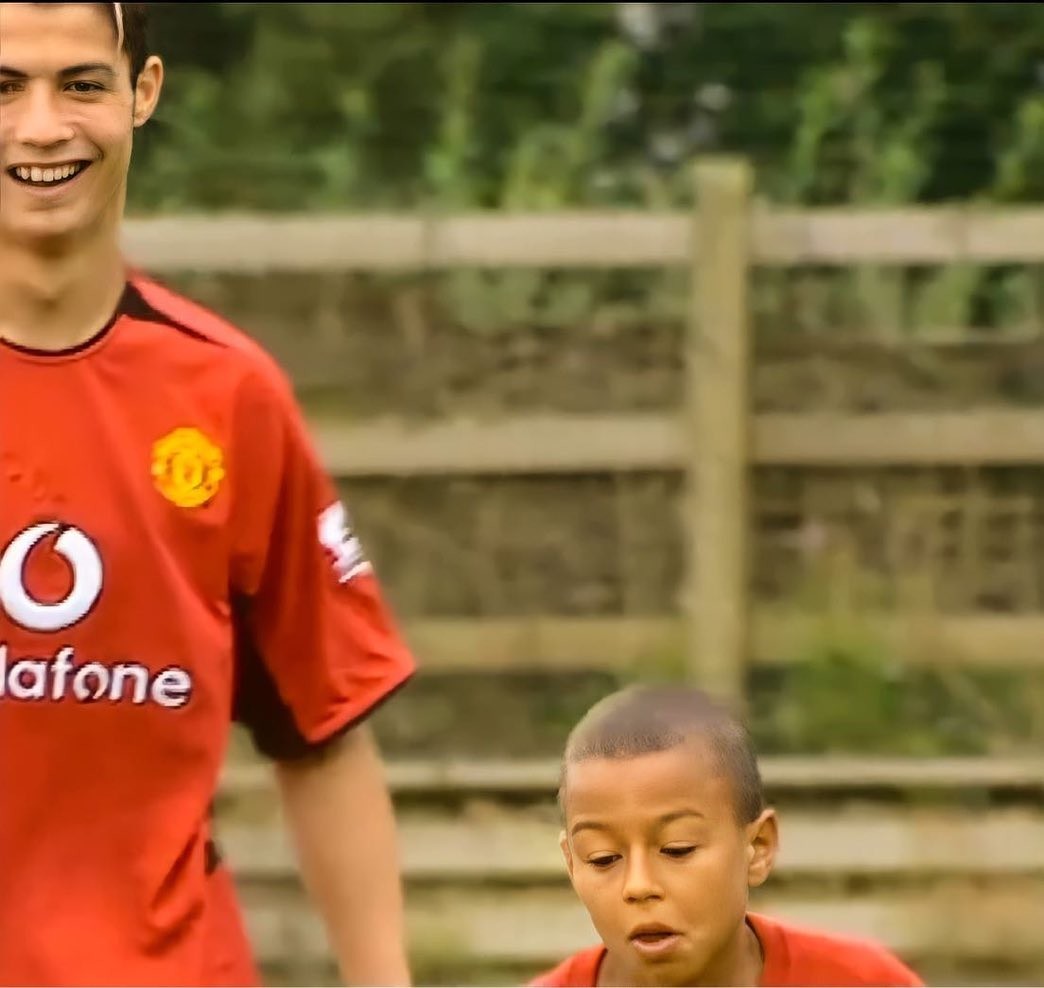 又可以学习足球技术了林加德晒名场面欢迎c罗回归曼联