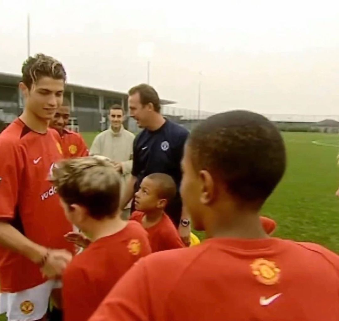 又可以学习足球技术了林加德晒名场面欢迎c罗回归曼联