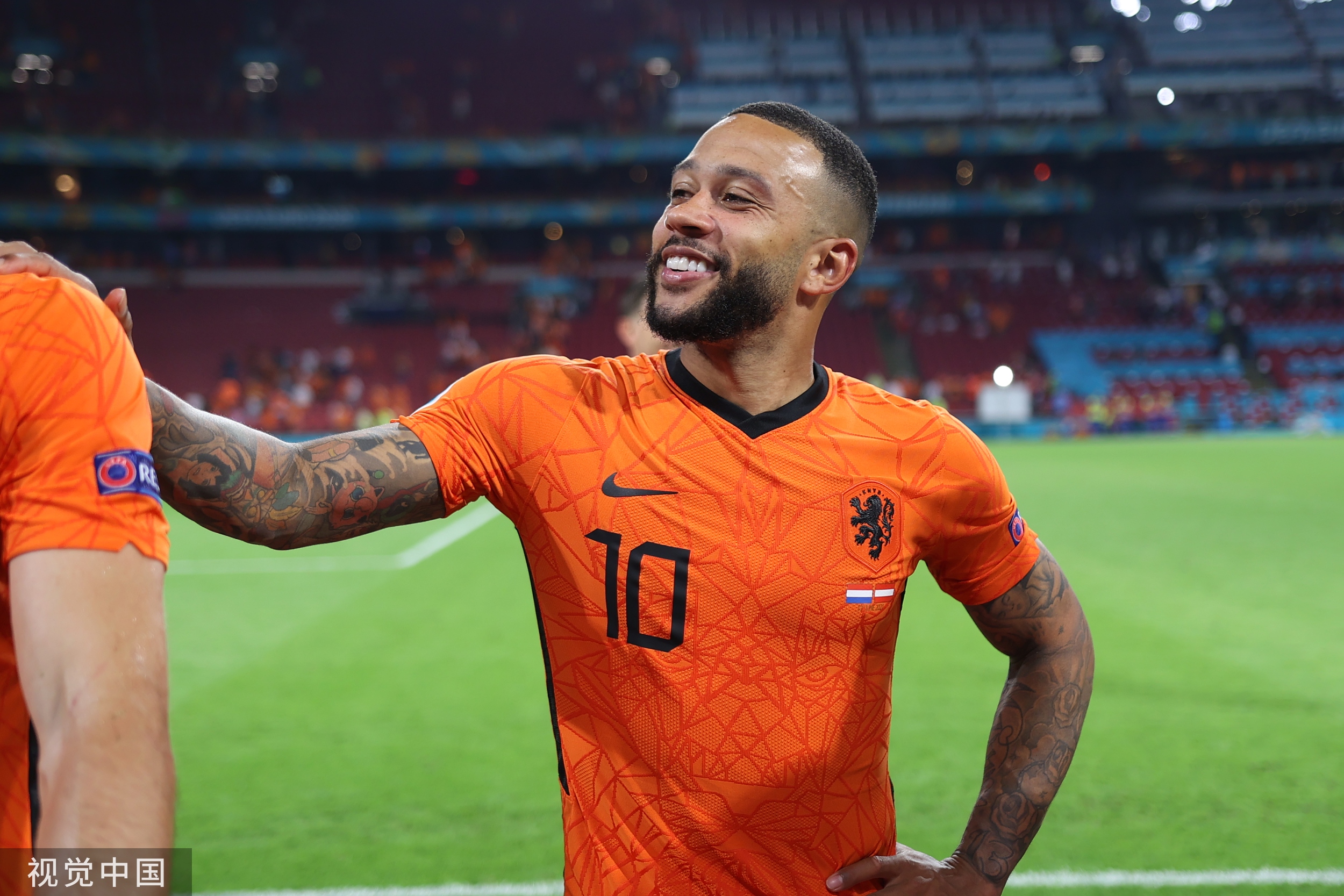 对土耳其上演帽子戏法德佩荷兰国家队生涯首次戴帽