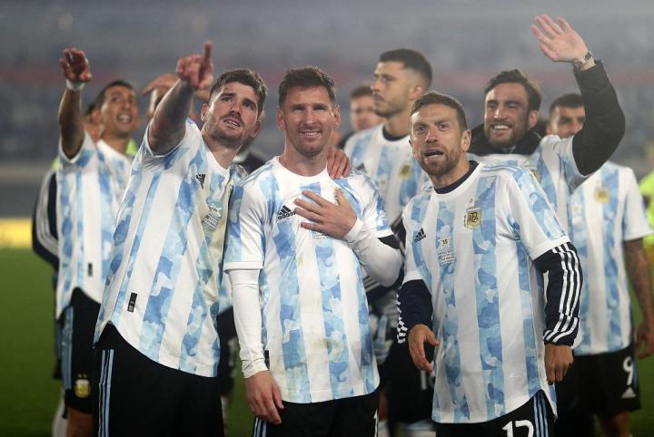 阿根廷全队在主场庆祝美洲杯冠军