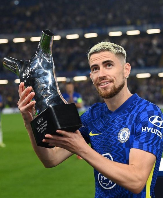 经纪人若日尼奥拿金球实至名归他今年赢得了最多冠军