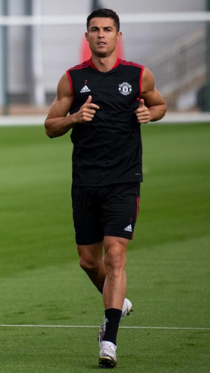 备战周末英超,c罗晒曼联训练照