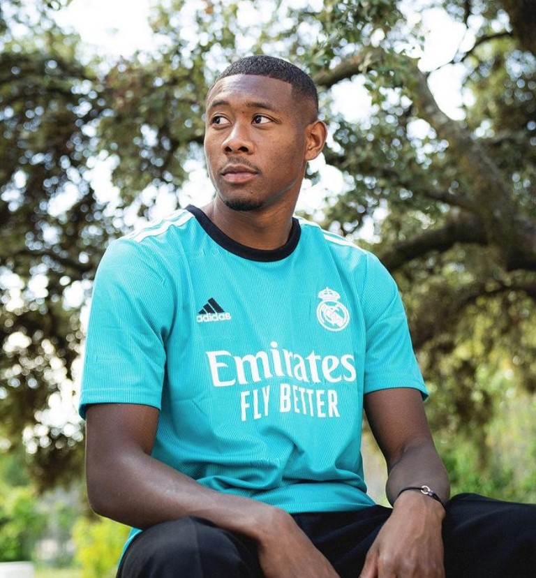 阿拉巴晒皇马新战袍照片:准备好穿着新球衣取得成功了