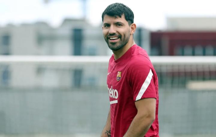 依然帅气,阿圭罗晒新发型自拍