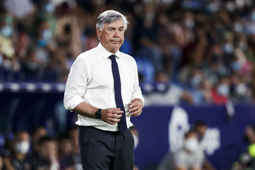 皇马主教练安切洛蒂出席了赛前新闻发布会,当被问及如何看待科曼如今