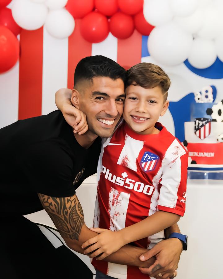 为8岁儿子庆生,苏亚雷斯:祝我们的王子生日快乐