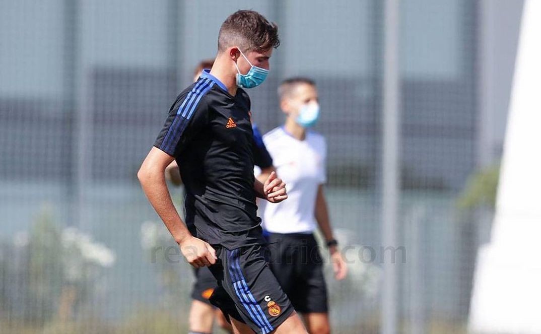 法国u17队3-0完胜丹麦u17队,其中齐达内的小儿子伊利亚兹-齐达内打进