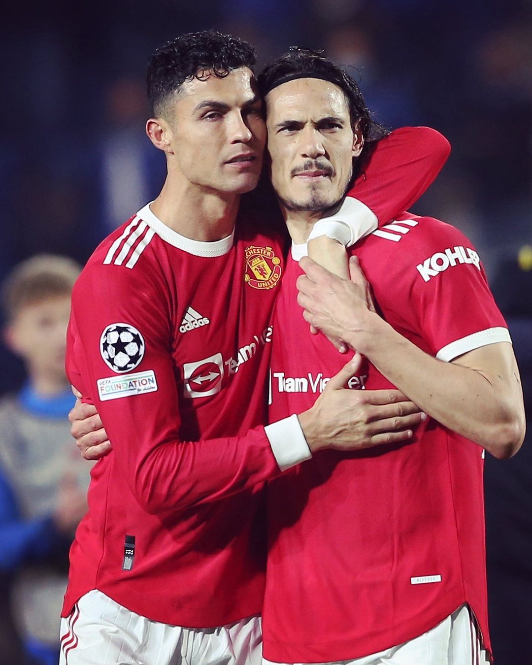 曼联官方晒c罗和卡瓦尼合照他们要开始发力了