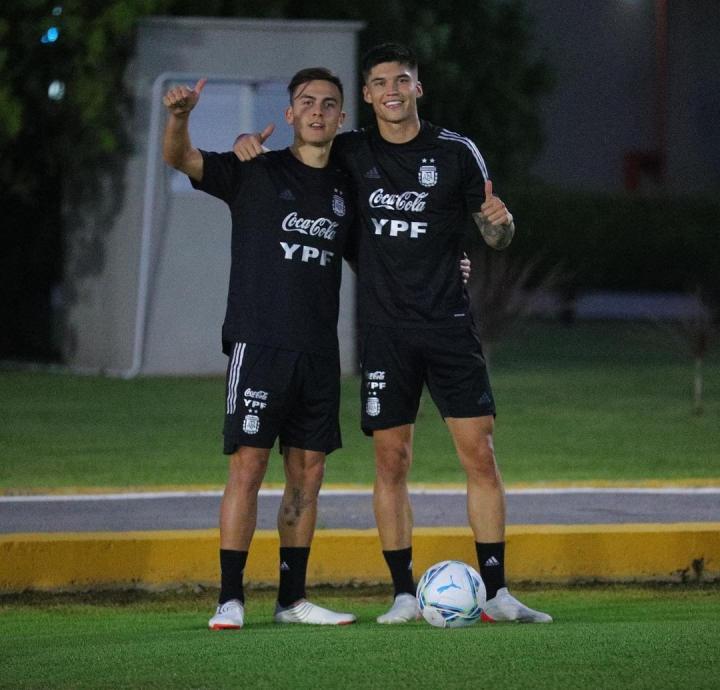 备战世预赛,迪巴拉晒与国家队队友合照