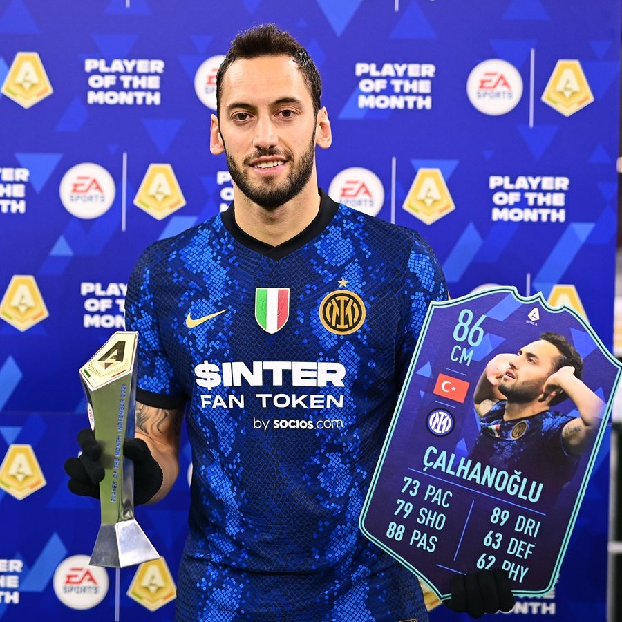 360体育-世界波助国米登顶,恰尔汗奥卢领取意甲11月最佳球员奖杯