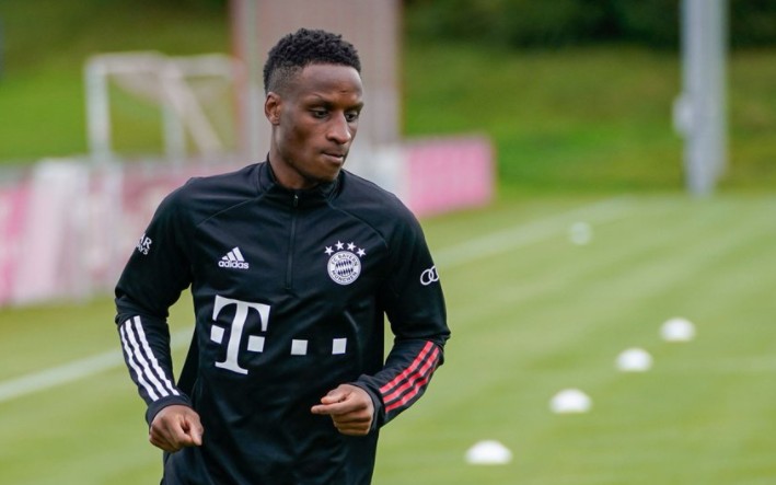 萨尔我上赛季受到伤病影响从来没考虑离开拜仁