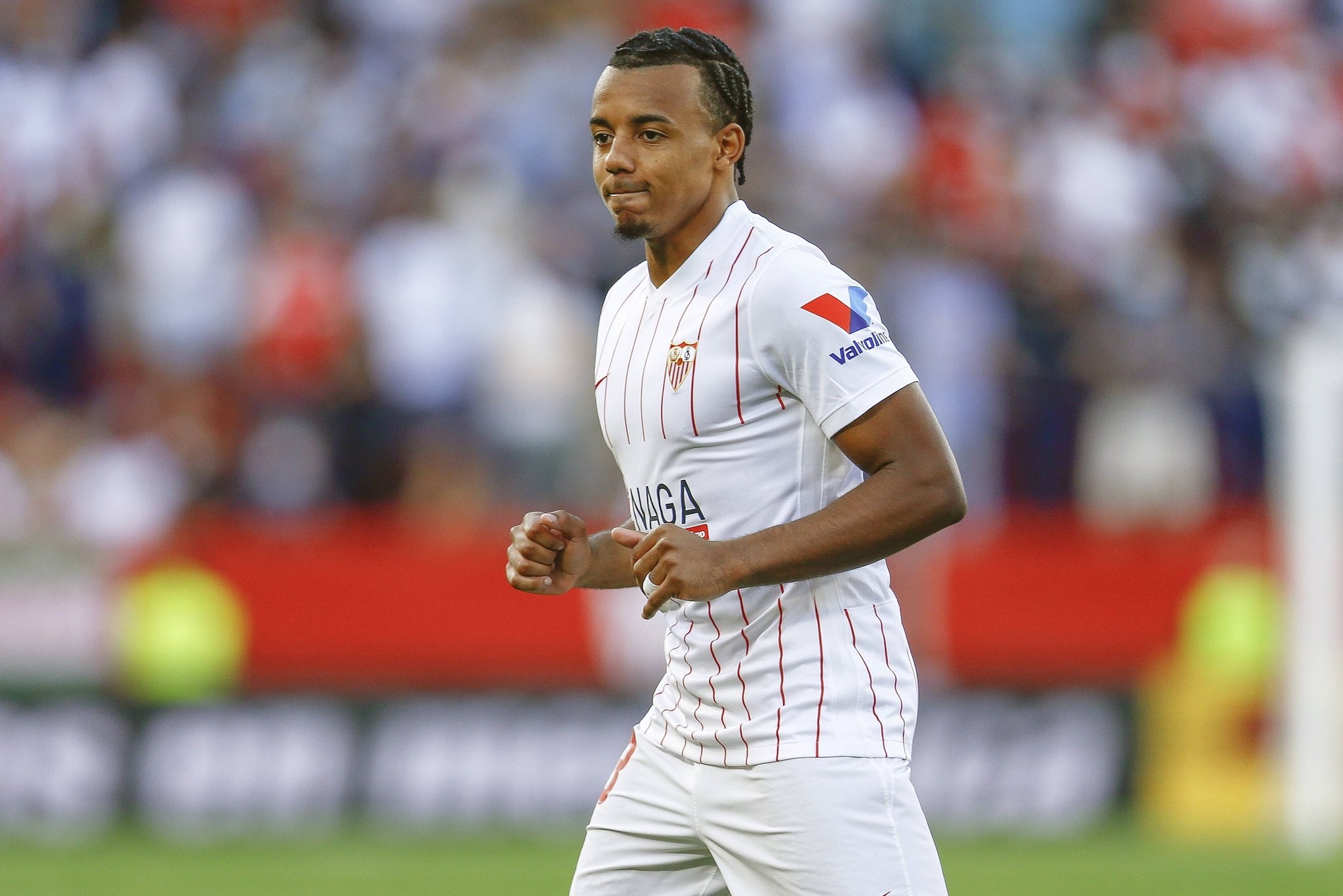 现年23岁的孔德与塞维利亚的现有合同将于2024年到期,今年夏天,这位