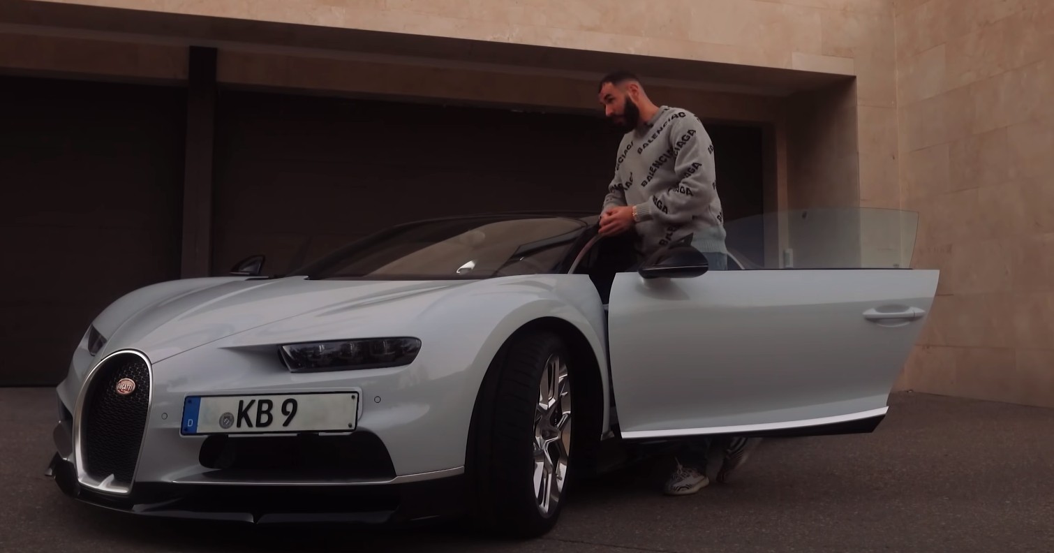 本泽马晒豪车2辆布加迪1辆法拉利2辆奔驰和2辆奥迪