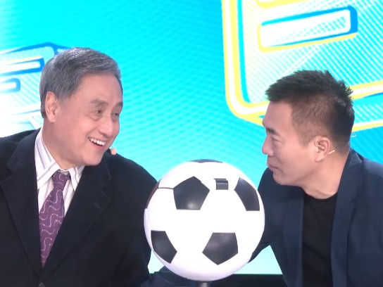 近日,著名足球专家张路和知名媒体人黄健翔在一档节目中谈到了中国
